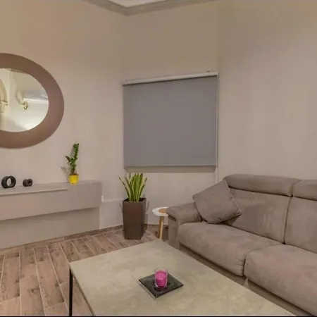 In The Heart Of & Minute Away From The Beach, Longest Promenade, Clubs, Shops & Restaurants Sliema