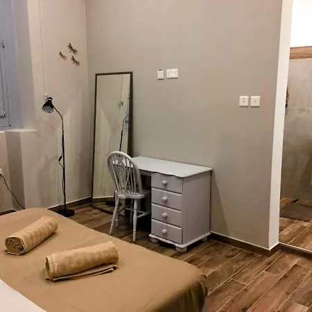 Διαμέρισμα In The Heart Of & Minute Away From The Beach, Longest Promenade, Clubs, Shops & Restaurants *