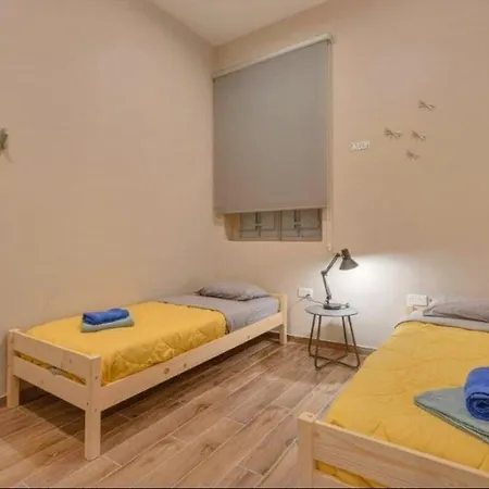 In The Heart Of & Minute Away From The Beach, Longest Promenade, Clubs, Shops & Restaurants Apartmán *