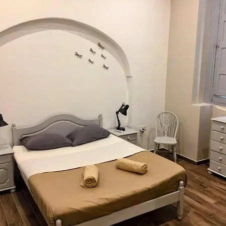 In The Heart Of & Minute Away From The Beach, Longest Promenade, Clubs, Shops & Restaurants 公寓 *