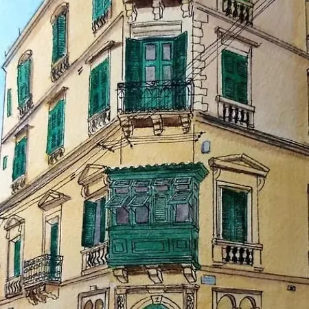 In The Heart Of & Minute Away From The Beach, Longest Promenade, Clubs, Shops & Restaurants